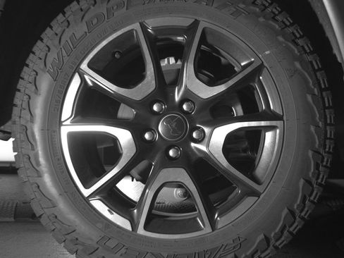 Used 2025 Jeep Compass Trailhawk image 15