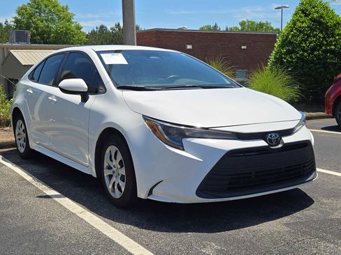 Used 2023 Toyota Corolla LE FWD image 1
