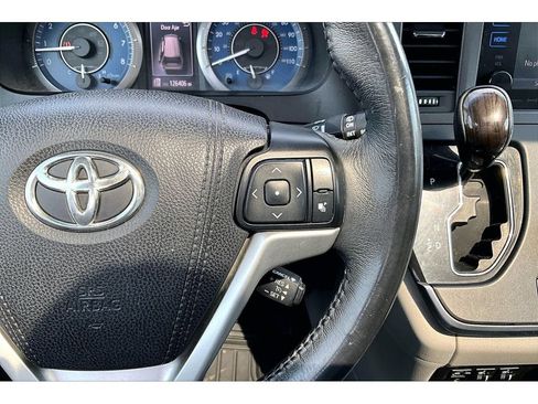 Used 2017 Toyota Sienna XLE w/ XLE Navigation Package AWD/4WD image 12