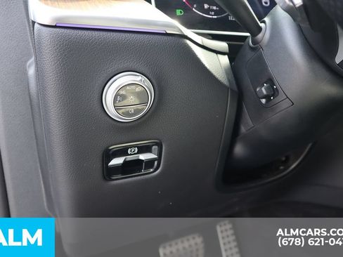 Used 2025 Mercedes-Benz GLC 300 4MATIC w/ AMG Line image 17