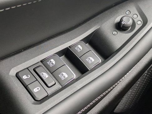 New 2025 Jeep Grand Cherokee Overland w/ Luxury Tech Group IV image 21