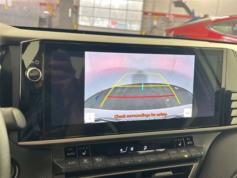 Used 2025 Toyota Camry SE image 19