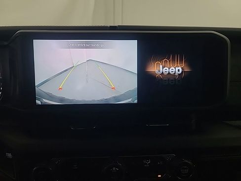 Used 2025 Jeep Wrangler Unlimited Rubicon AWD/4WD image 33