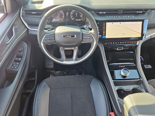 New 2027 Jeep Grand Cherokee Altitude RWD image 14