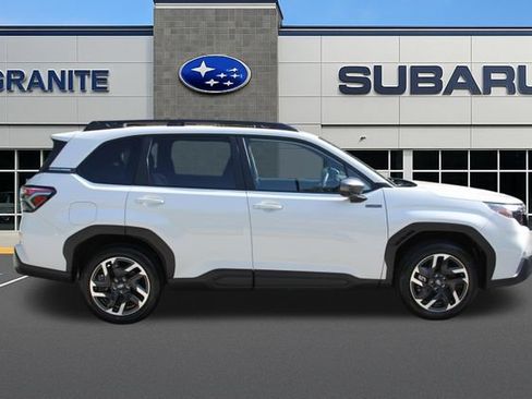 Used 2025 Subaru Forester Premium AWD/4WD image 12