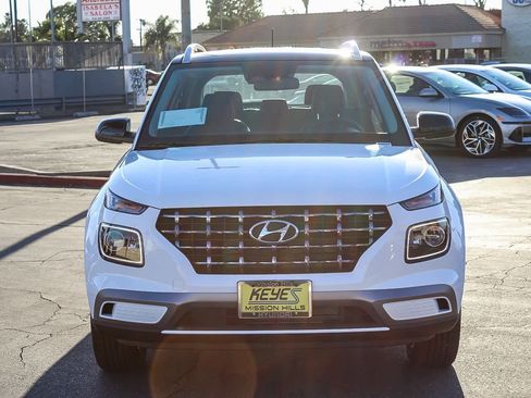 New 2025 Hyundai Venue Limited image 2