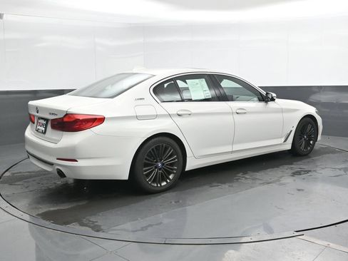 Used 2019 BMW 530e xDrive w/ Convenience Package AWD/4WD image 2