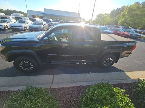Used 2019 Toyota Tacoma TRD Off-Road AWD/4WD image 1
