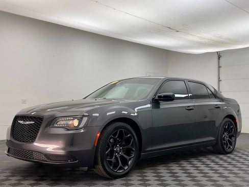 Used 2019 Chrysler 300 Touring w/ Sport Appearance Package RWD image 2
