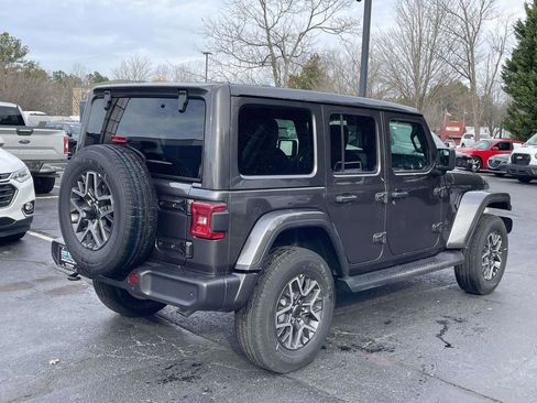 New 2026 Jeep Wrangler Unlimited Sahara AWD/4WD image 9