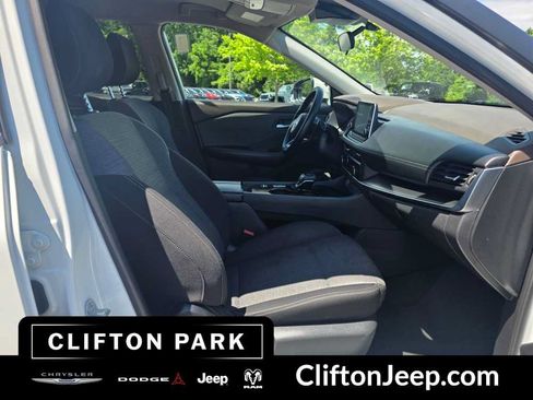 Used 2023 Nissan Rogue SV FWD image 15