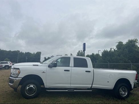 Used 2023 RAM 3500 Tradesman w/ Chrome Appearance Group AWD/4WD image 13