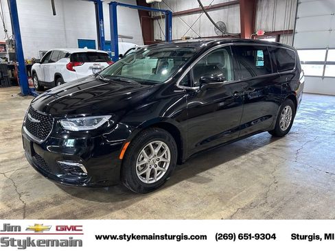 Used 2024 Chrysler Pacifica Touring-L FWD image 10