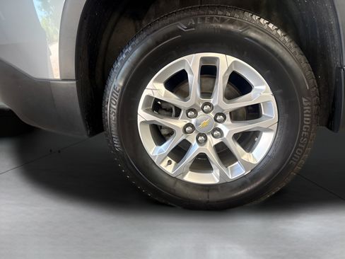 Used 2021 Chevrolet Traverse LT AWD/4WD image 11