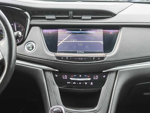 Used 2017 Cadillac XT5 Luxury w/ Driver Awareness Package image 12