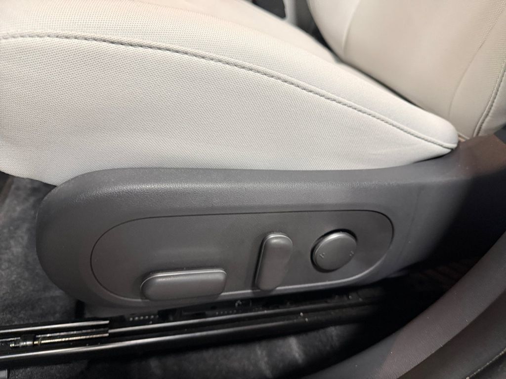 Used 2025 Hyundai Kona SEL AWD/4WD image 31