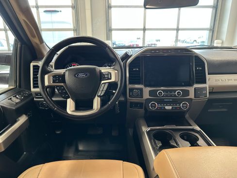 Used 2022 Ford F250 Lariat w/ Chrome Package image 17