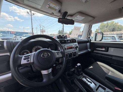 Used 2012 Toyota FJ Cruiser 4WD w/ Upgrade Pkg image 11