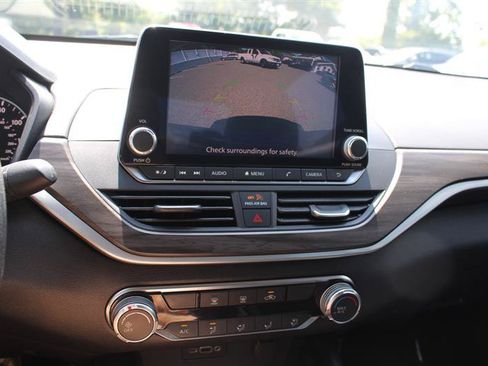 Used 2023 Nissan Altima 2.5 SV FWD image 13