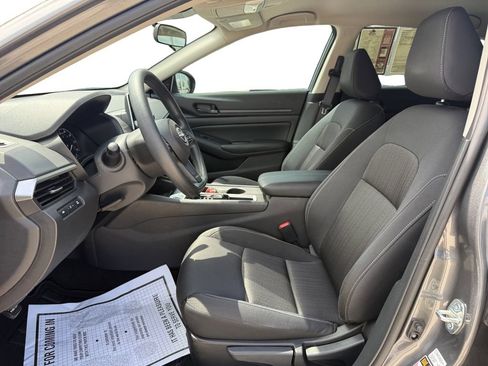 Used 2025 Nissan Altima 2.5 S FWD image 10