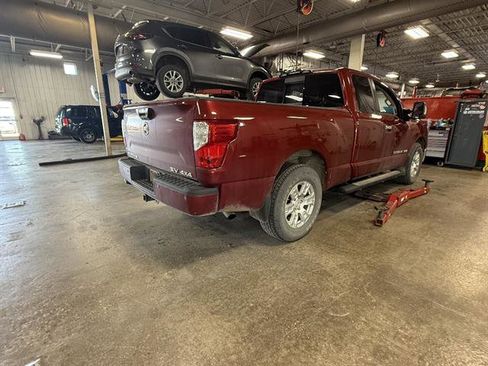 Used 2019 Nissan Titan SV w/ SV Convenience Package AWD/4WD image 3