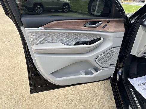 Used 2021 Jeep Grand Cherokee L Summit w/ Luxury Tech Group V image 9