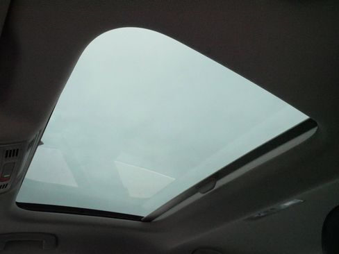 Certified 2022 Volkswagen Jetta SE w/ Panoramic Sunroof Package image 30