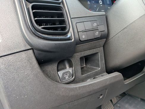 Used 2025 RAM ProMaster 2500 w/ U-Haul Equipment Group FWD image 18