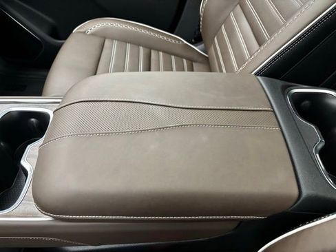 New 2026 GMC Acadia Denali Ultimate w/ LPO, Floor Liner Package AWD/4WD image 32