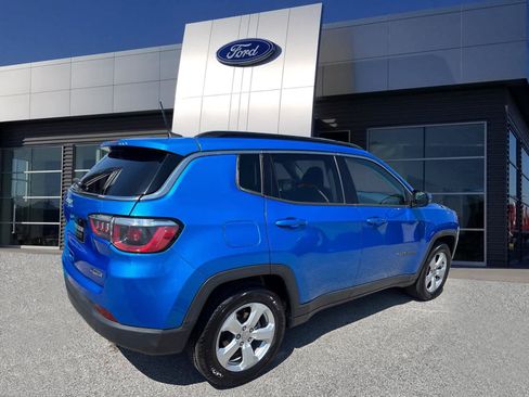 Used 2018 Jeep Compass Latitude w/ Popular Equipment Group FWD image 2