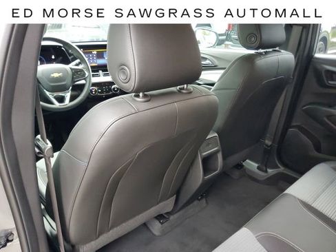 Certified 2025 Chevrolet Trax LT w/ Driver Confidence Package image 11