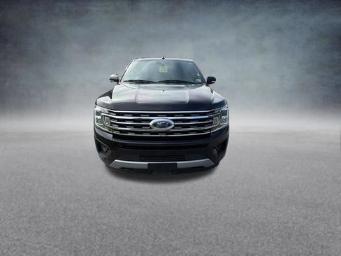 Used 2019 Ford Expedition XLT w/ Equipment Group 202A AWD/4WD image 9