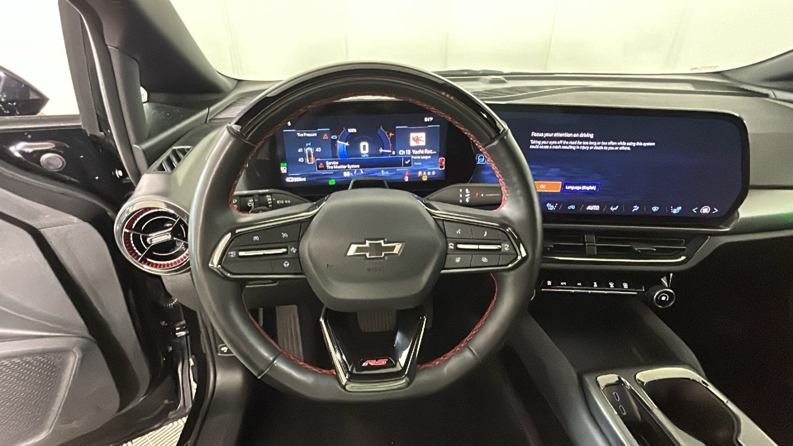 Used 2024 Chevrolet Equinox EV RS FWD image 17
