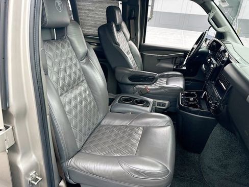 Used 2022 Chevrolet Express 2500 w/ Enhanced Convenience Package image 14
