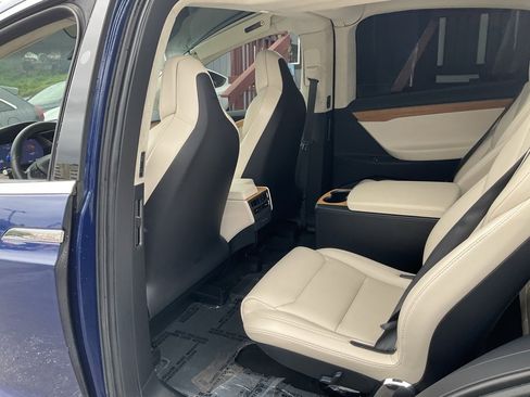 Used 2018 Tesla Model X 100D image 26