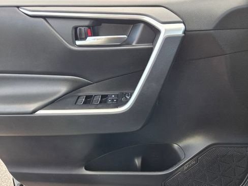 Used 2022 Toyota RAV4 XLE w/ Convenience Package FWD image 21
