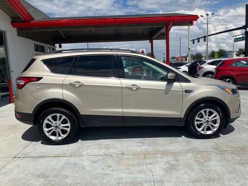 Used 2018 Ford Escape SE FWD image 11