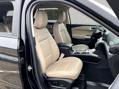 Certified 2023 Ford Explorer XLT w/ Equipment Group 202A image 7