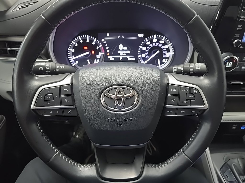 Used 2022 Toyota Highlander XLE AWD/4WD image 19