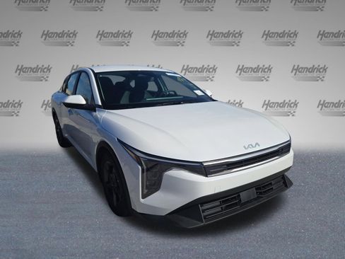 Used 2025 Kia K4 LXS image 3