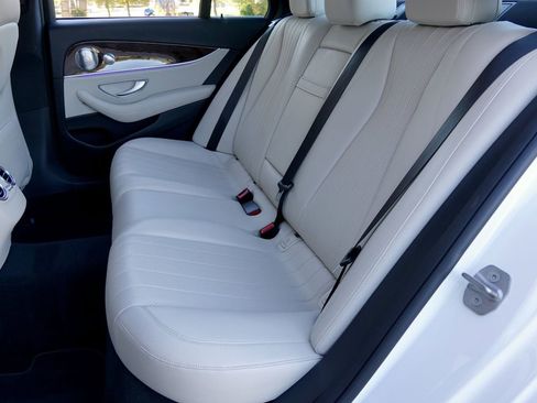 Used 2017 Mercedes-Benz E 300 4MATIC image 12