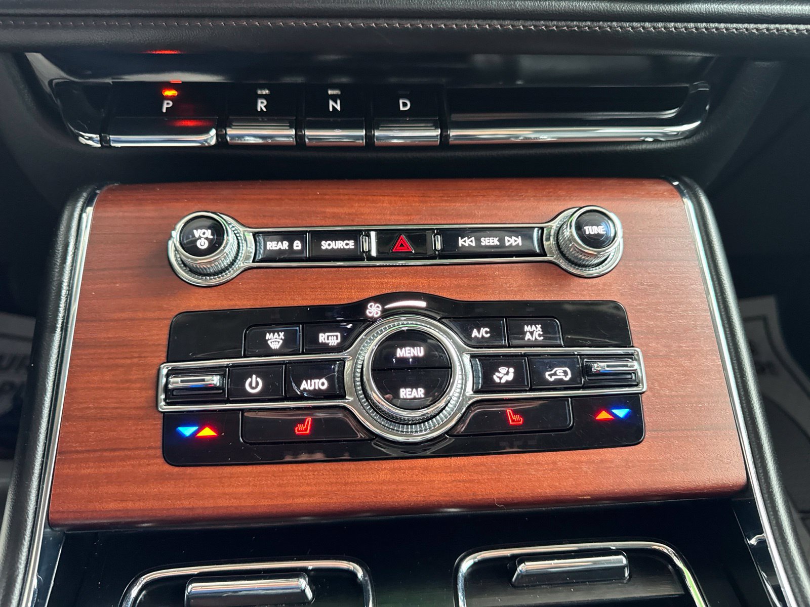 Used 2021 Lincoln Aviator Reserve AWD/4WD image 27