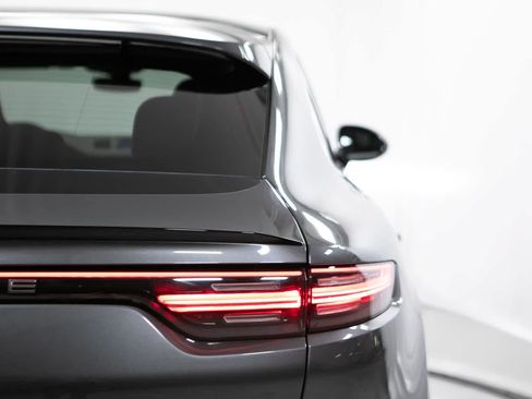 Certified 2022 Porsche Cayenne Turbo AWD/4WD image 21