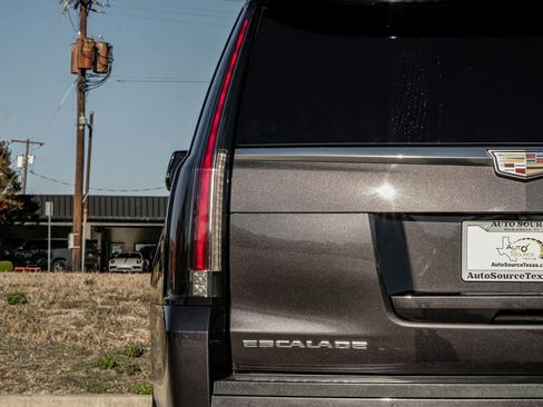 Used 2016 Cadillac Escalade Platinum image 49