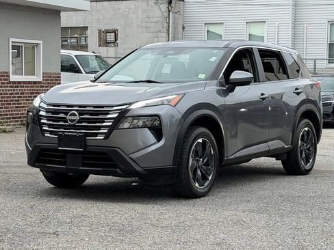 Used 2024 Nissan Rogue SV AWD/4WD image 3