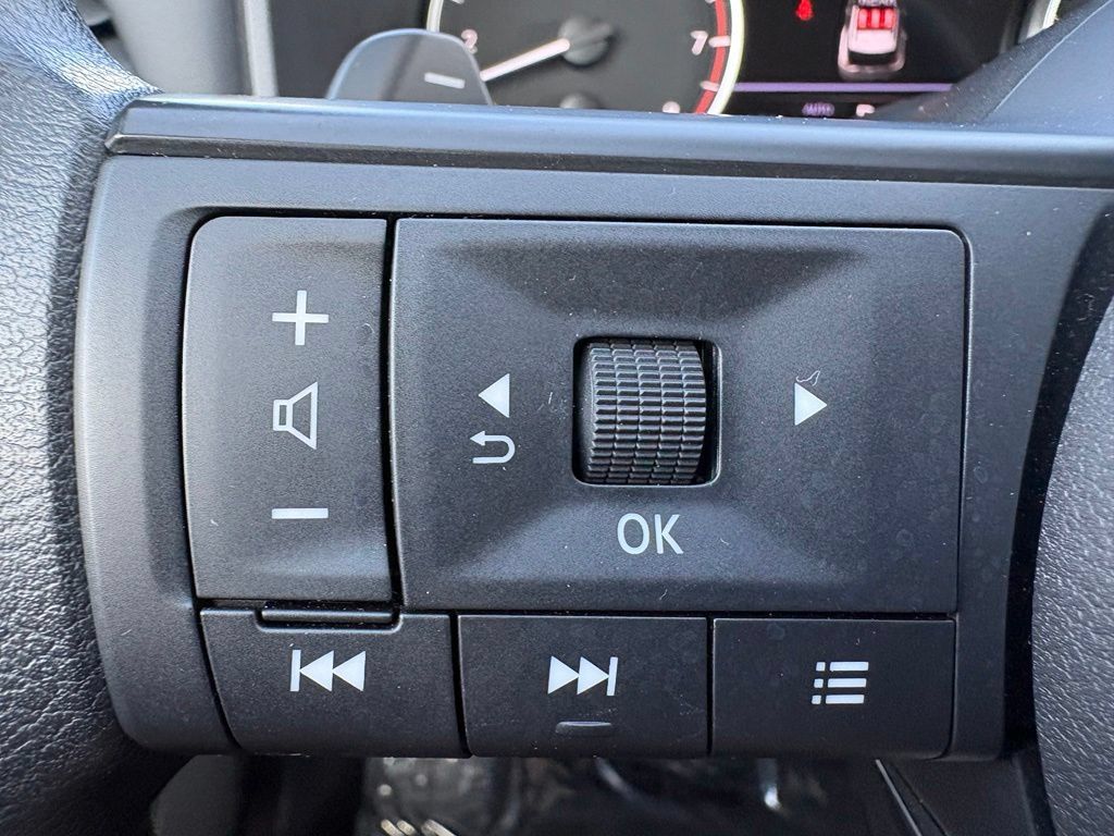 Used 2023 Nissan Rogue S AWD/4WD image 29