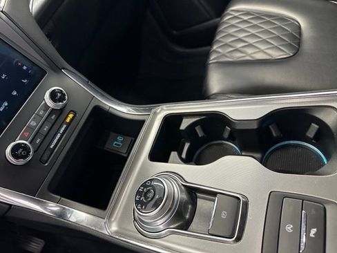 Used 2024 Ford Edge Titanium image 30