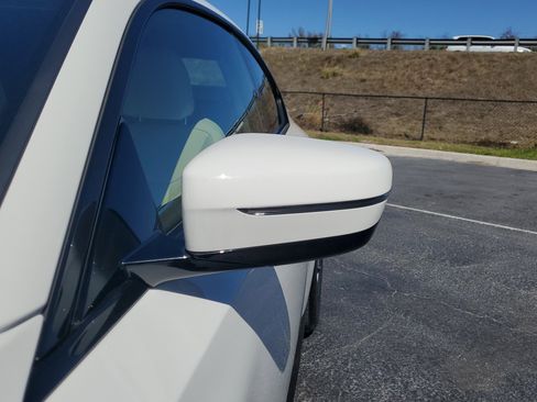 Used 2023 BMW 230i Coupe image 4