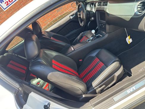 Used 2010 Ford Mustang Shelby GT500 RWD image 27