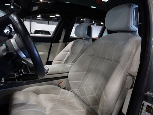 Used 2023 BMW 760i xDrive w/ Executive Package image 19